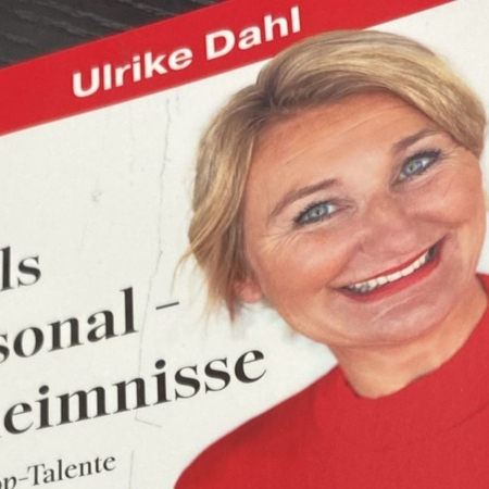 Omslag av 'Karls Personal-Geheimnisse' av Ulrike Dahl, med rekryteringstips och författarens foto.