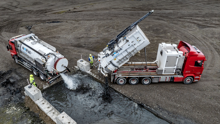 Combi truck cleaning intermunicipal waste facilities