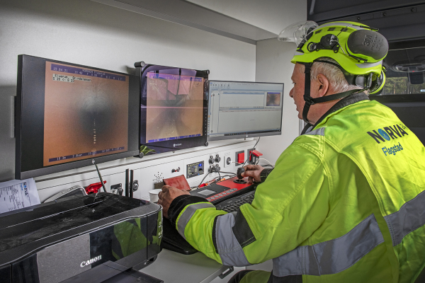 Operator performing digital pipe inspection using a computer system.